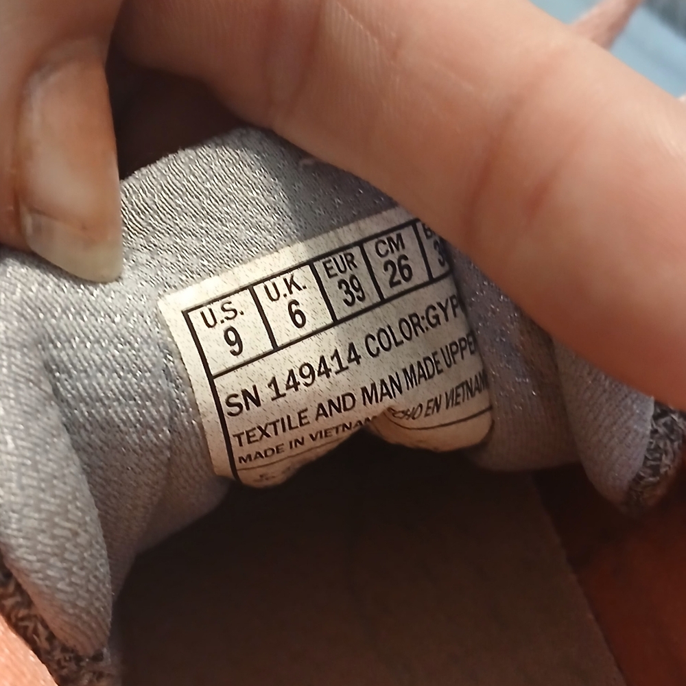 Shoes - Picture 5 of 5